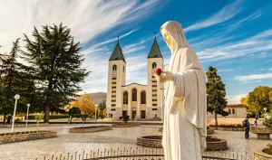 pozivamo-hodocasce-u-medjugorje-za-mladice-i-djevojke-koji-zele-sklopiti-krscanski-sakrament-zenidbe-book-evangelizacija-990x658-1